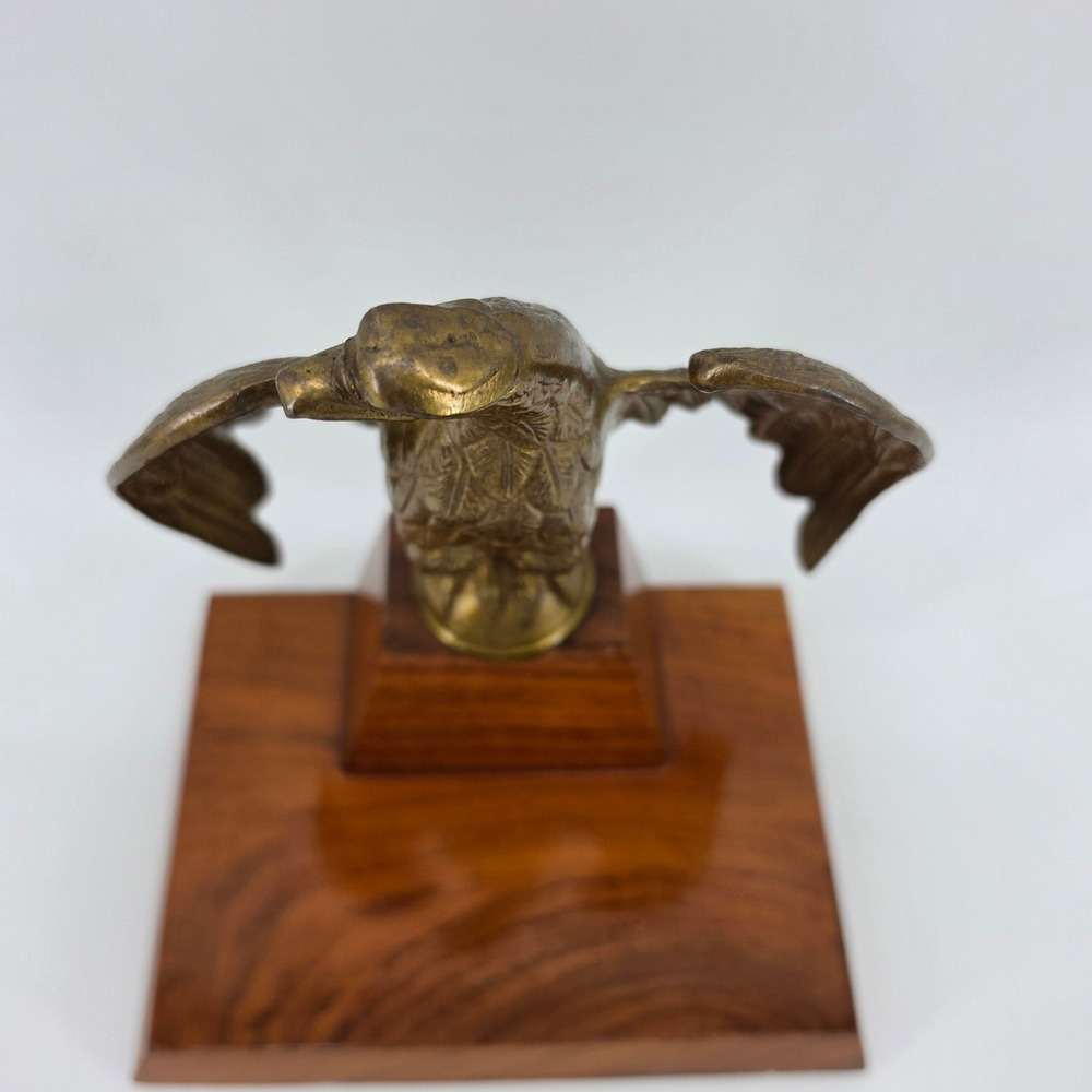 Vintage Solid Brass Eagle Statue Spread Wings 9" Walnut Wood Base Americana Deco - Picture 4 of 10